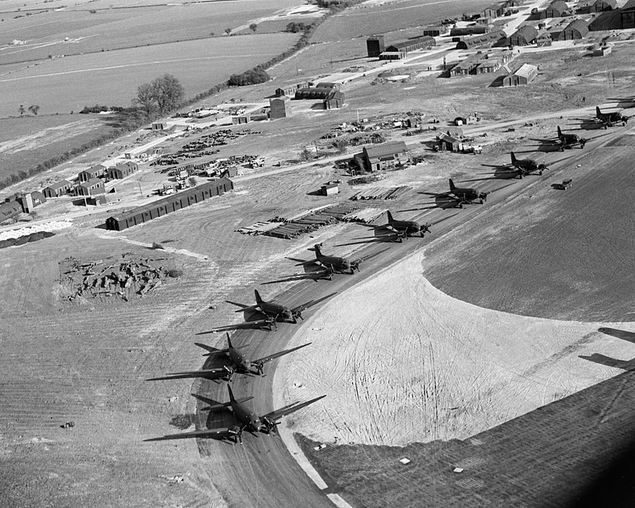 Blakehill Farm airfield 1944 233 Squadron 6th Airborne