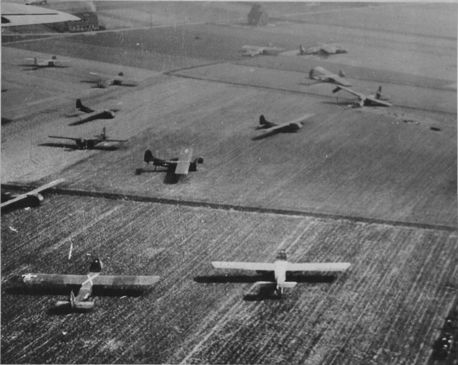 Gliders on the ground during operation Varsity