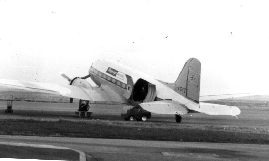 Skyways Cargo Airline Air Freight G-AGYZ C-47 Dakota Beauvais 1970