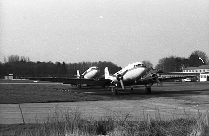 Air Freight Dakotas line-up at Lympne 1973