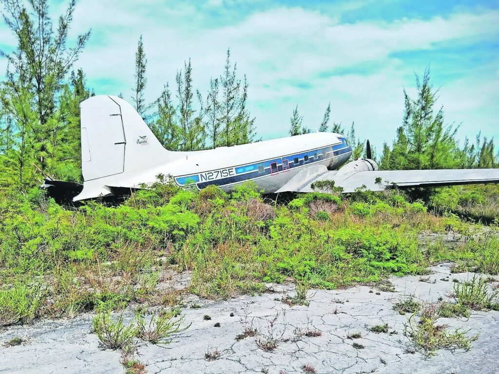 N271SE at West End 'airport' Bahamas