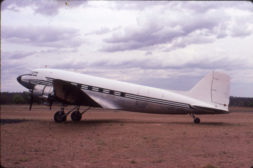 DC-3 C-47 ZS-GPL Wonderair Phalaborwa 13th November 1991